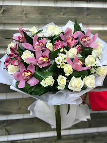 Букет цветов из: Розы и Хризантемы в Новом Сулаке