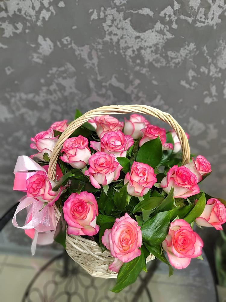 Цветочная композиция из Розы в корзине в Новом Сулаке