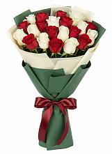 Букет Микс из красных и белых роз в Новом Сулаке