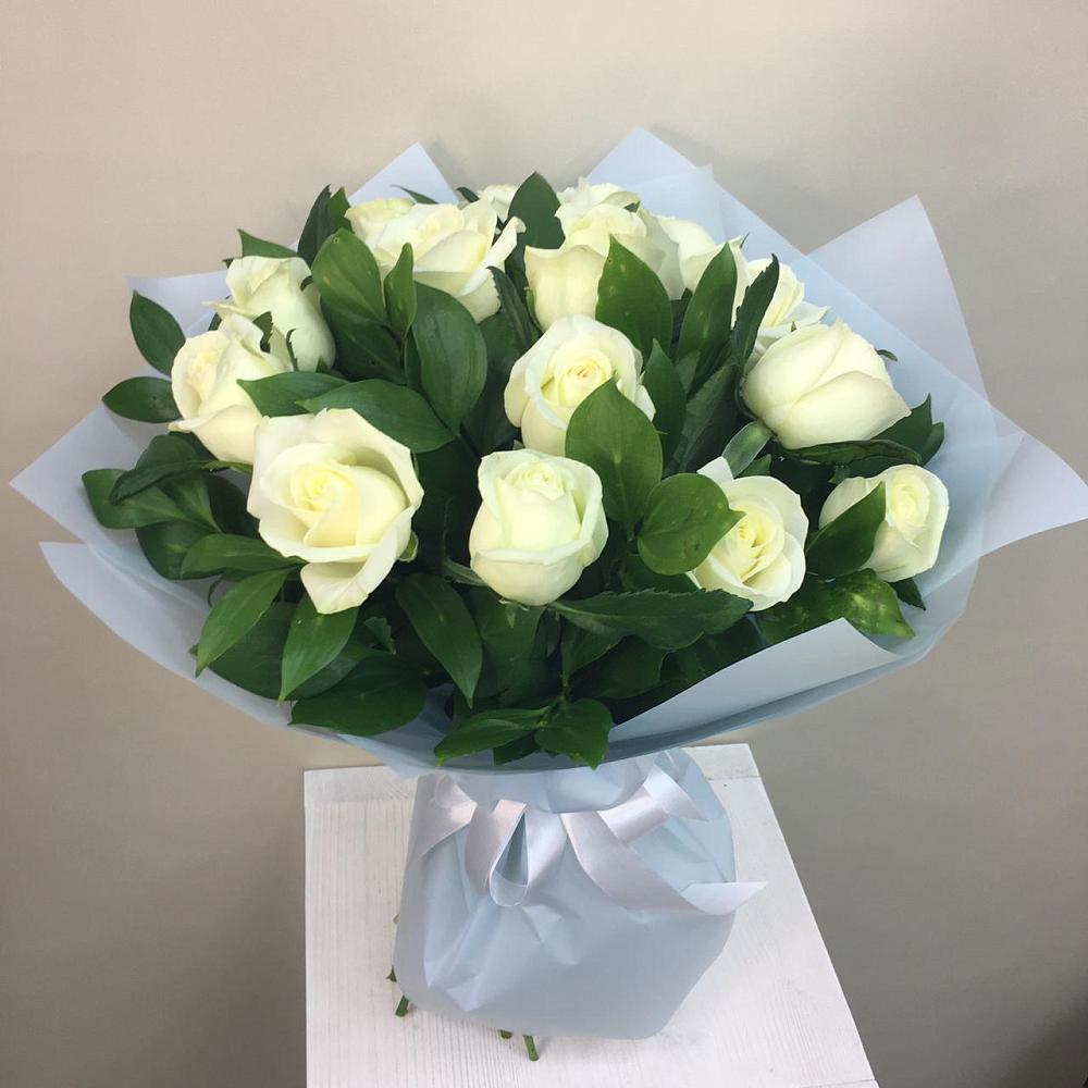 Букет 15 Белых роз Проуд в Новом Сулаке
