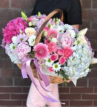 Композиция солнечный день в Новом Сулаке Цветочная композиция из Розы, Хризантемы, Пионы и Лизиантусы в корзине в Новом Сулаке