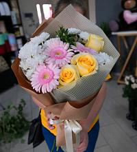 Букет цветов из:  Герберы, Розы и Хризантемы в Новом Сулаке