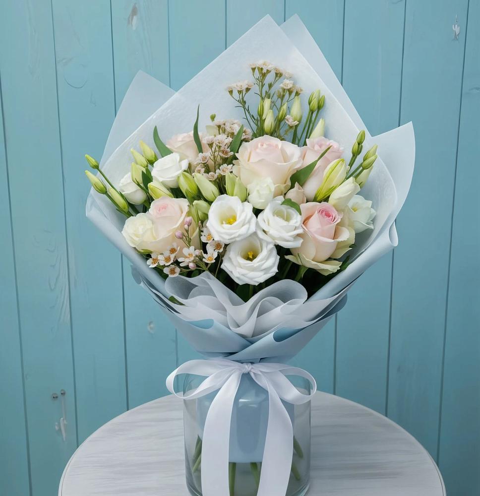 Букет цветов из: Розы и Лизиантусы в Новом Сулаке