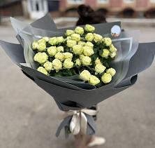 Букет Белые кустовые розы Солинеро в Новом Сулаке