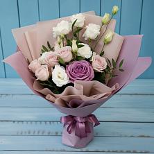 Букет цветов из:  Розы и Лизиантусы в Новом Сулаке