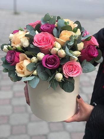 Цветочная композиция из Розы в шляпной коробке в Новом Сулаке