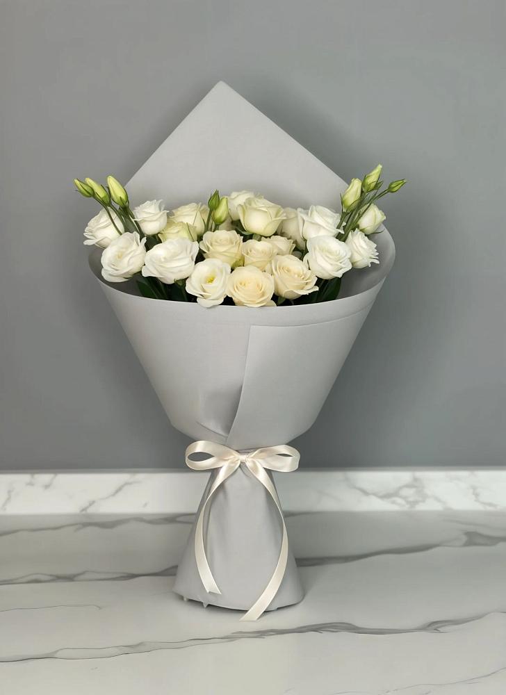 Букет цветов из: Розы и Лизиантусы в Новом Сулаке