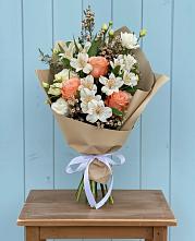 Букет цветов из:  Альстромерии, Лизиантусы, Розы и Хризантемы #REPLACE_PRED# Новом Сулаке