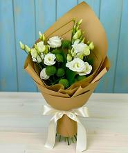 Букет цветов из:  Хризантемы и Лизиантусы в Новом Сулаке