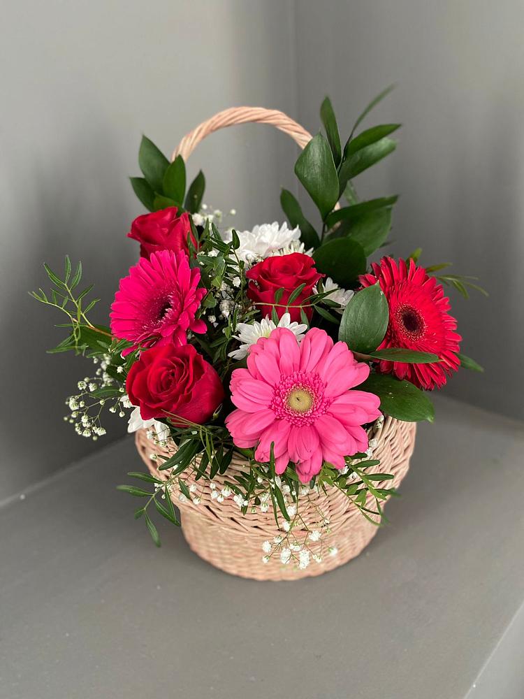 Цветочная композиция из Розы, Хризантемы и Герберы в корзине в Новом Сулаке