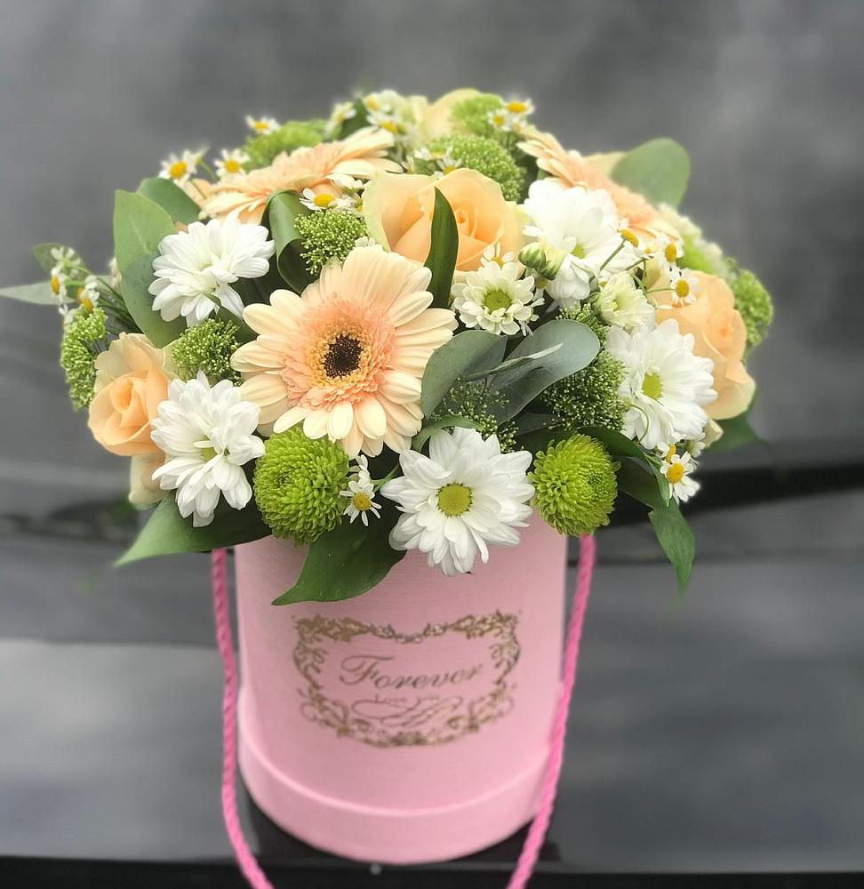 Цветочная композиция из Розы, Герберы и Хризантемы в шляпной коробке в Новом Сулаке