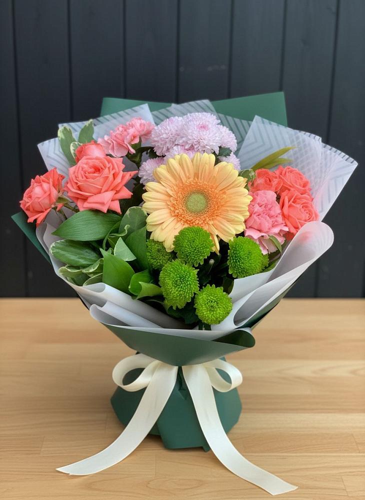 Букет цветов из: Гвоздики, Розы, Герберы и Хризантемы в Новом Сулаке