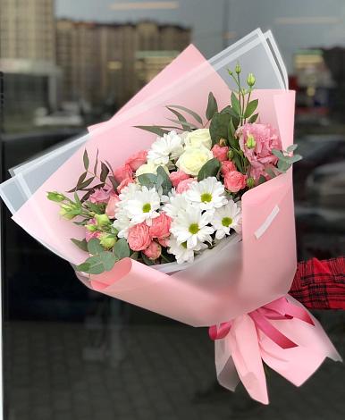 Букет цветов из: Розы, Лизиантусы и Хризантемы в Новом Сулаке