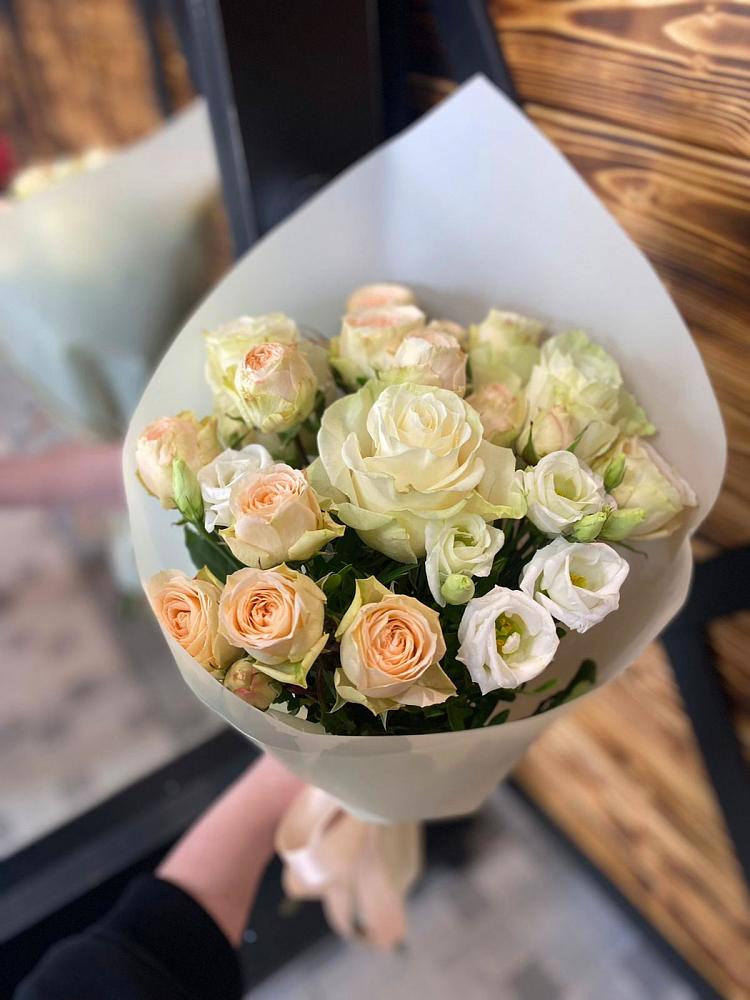 Букет цветов из: Розы и Лизиантусы в Новом Сулаке